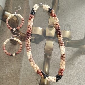 Women's 18 Inch Beaded Necklace w Matching Earrings
